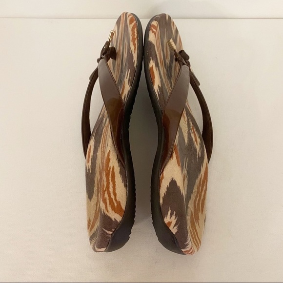 Vionic Bella Bow Toe Post Brown Ikat Sandals - 7 - Picture 10 of 14